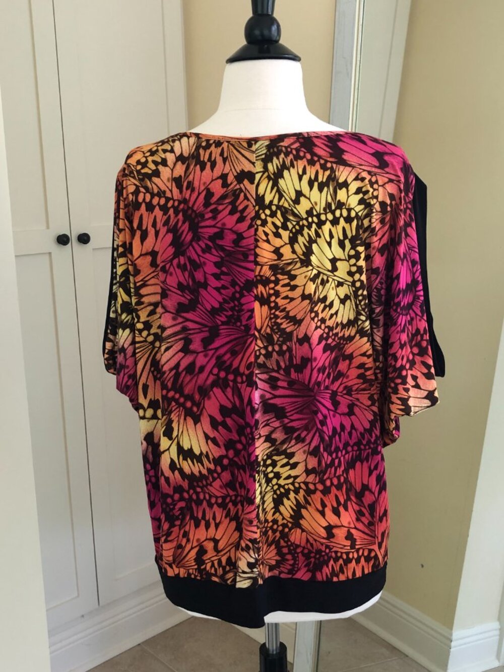 New Directions 2x Butterfly Print Top - Picture 5 of 5